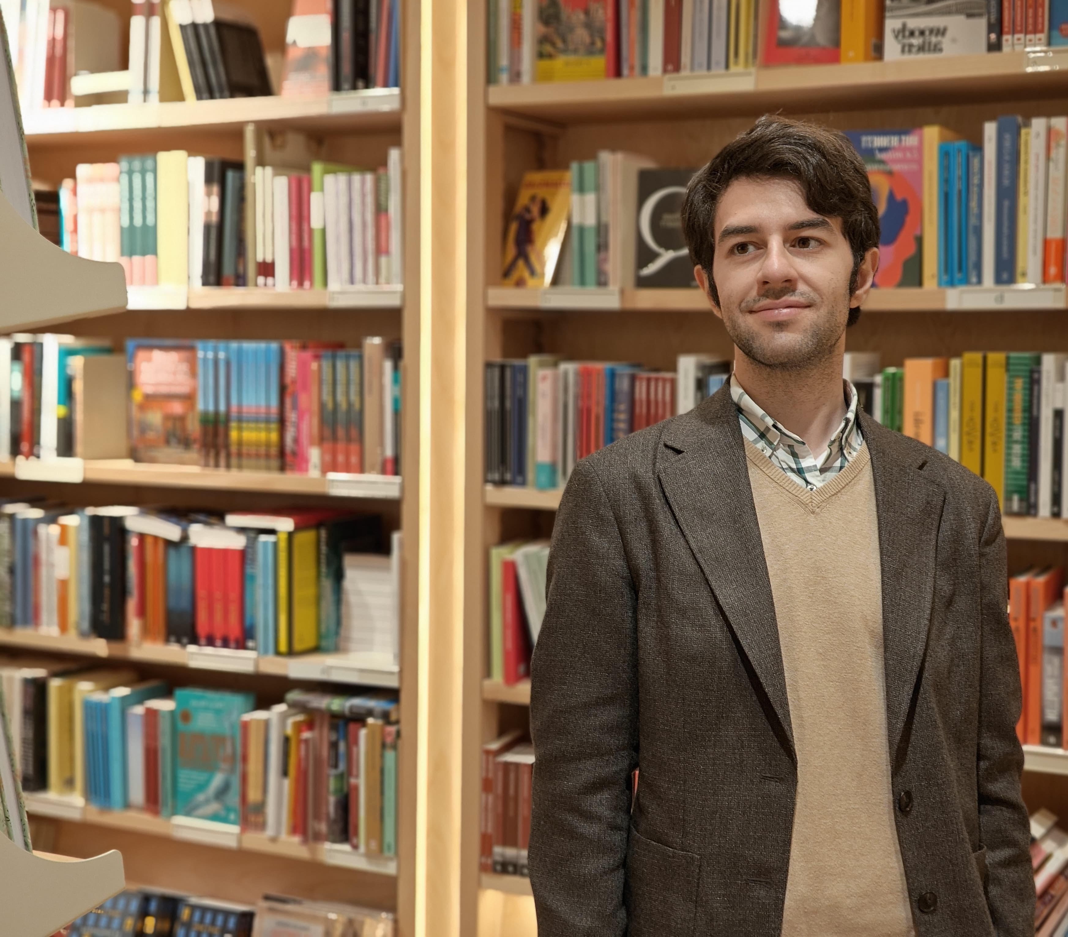 Main: Portrait of Alex Collado